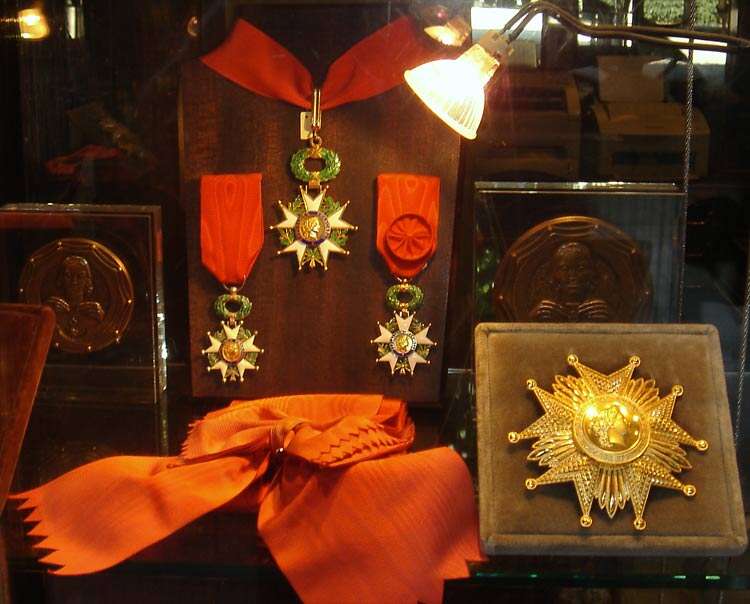 Vitrine décoration militaire