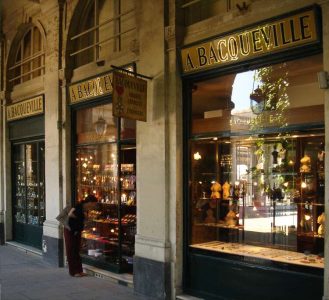 Maison Bacqueville : boutique du Palais-Royal (vitrines extérieures)