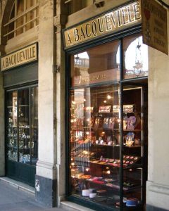 Maison Bacqueville : boutique du Palais-Royal (vitrines extérieures)