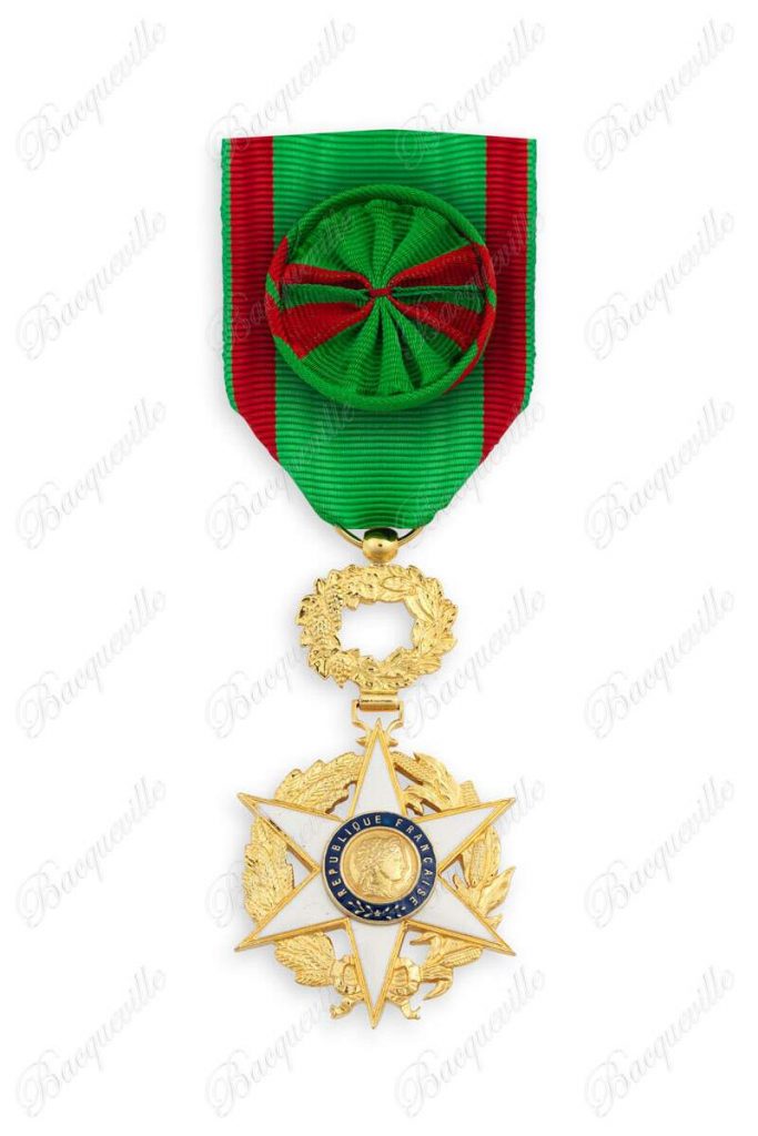 Coupe de Ruban pour Médaille française de L'Ordre National du mérite et autres 